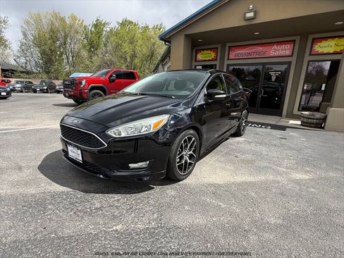Used 2016 Ford Focus SE w/ SE Sport Package FWD image 3