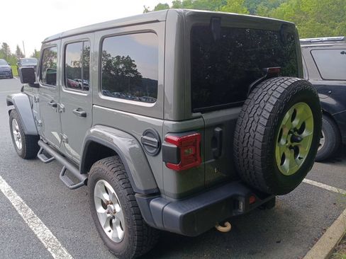 Used 2018 Jeep Wrangler Unlimited Sahara AWD/4WD image 3