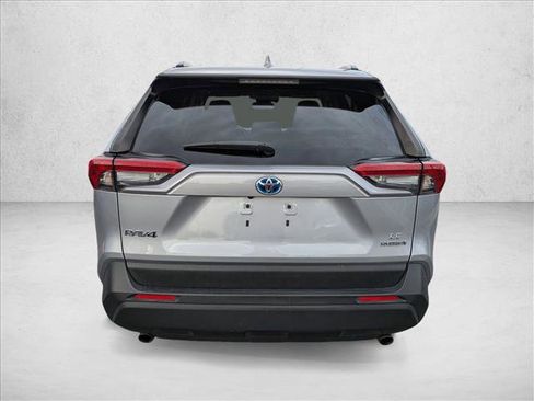 Used 2019 Toyota RAV4 LE image 7