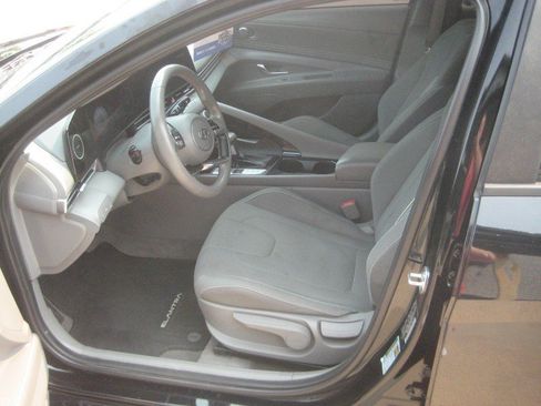 Used 2023 Hyundai Elantra SEL w/ Convenience Package FWD image 13