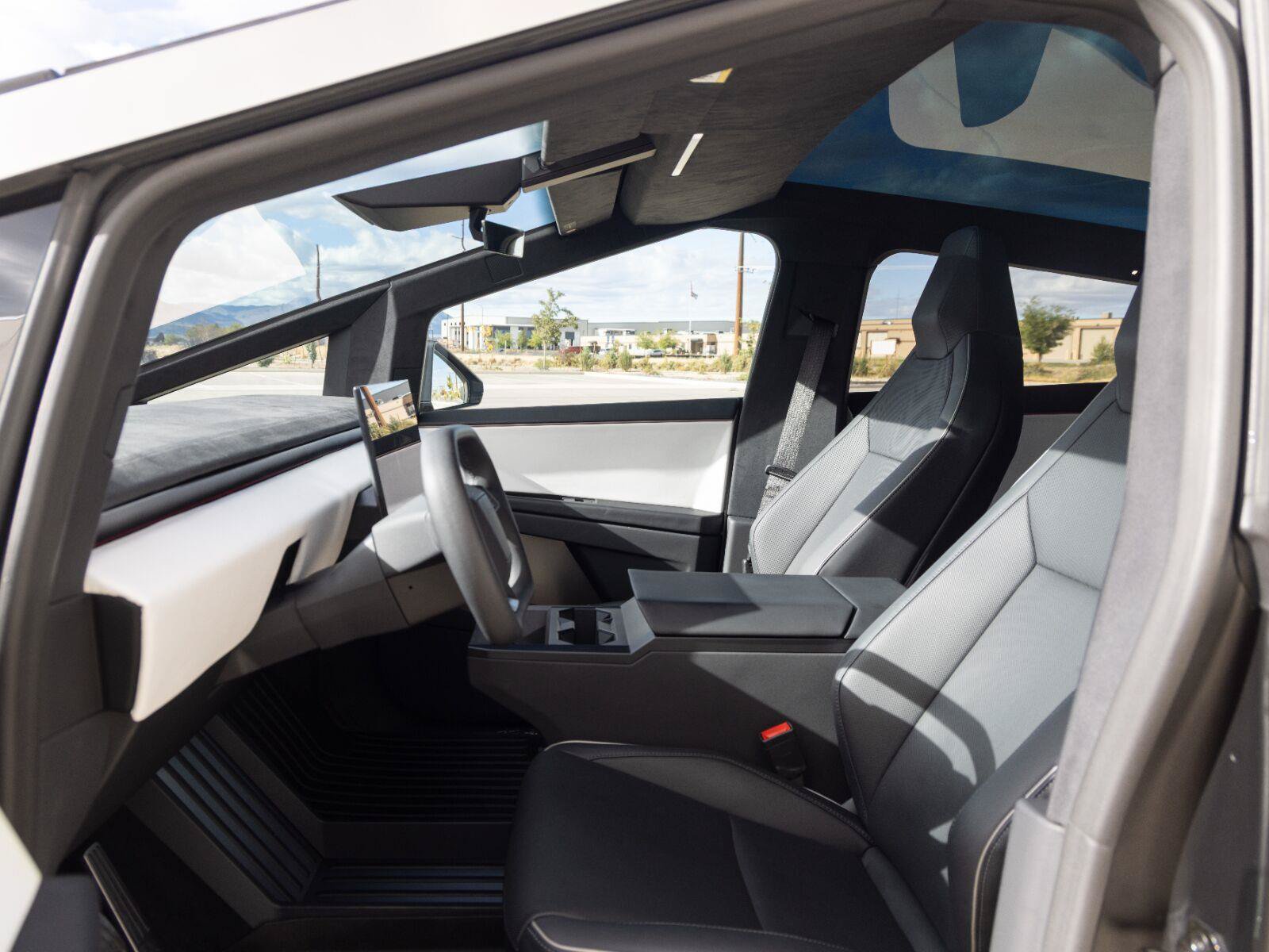 Used 2024 Tesla Cybertruck Cyberbeast AWD/4WD image 4
