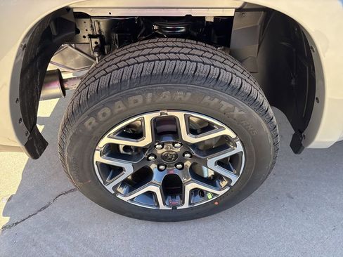 New 2026 RAM 1500 Laramie AWD/4WD image 11