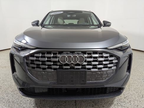 Certified 2025 Audi Q5 Premium Plus w/ Premium Plus image 2