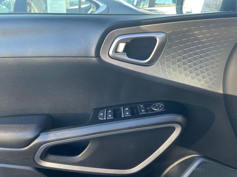 Used 2025 Kia Soul LX w/ LX Technology Package image 20
