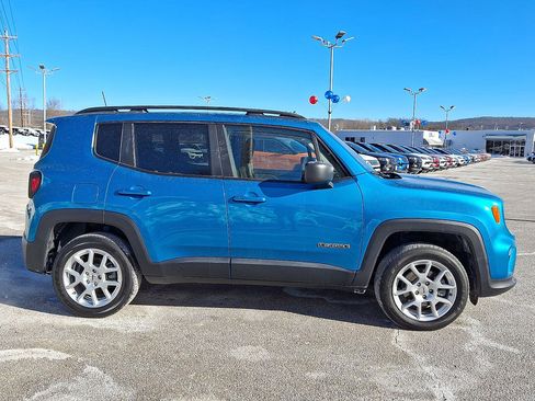 Certified 2022 Jeep Renegade Latitude w/ Convenience Group image 26
