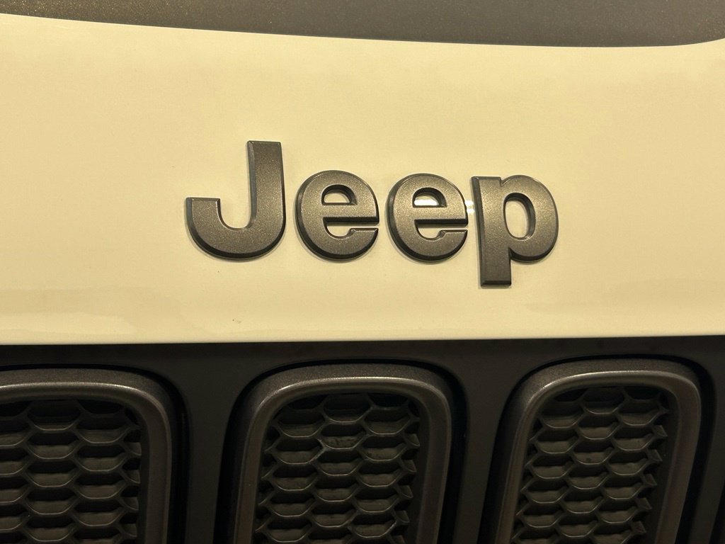Used 2017 Jeep Renegade Trailhawk AWD/4WD image 21
