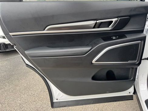 Used 2024 Kia Telluride S image 12