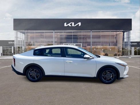 New 2026 Kia K4 LXS image 9