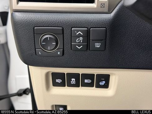 Used 2021 Lexus GX 460 Premium w/ Accessory Package AWD/4WD image 20
