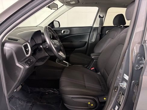 Used 2025 Hyundai Venue SEL FWD image 15