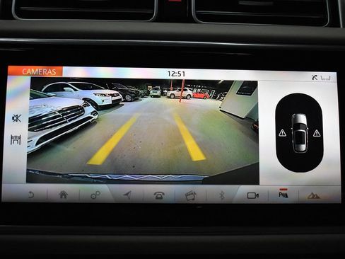 Used 2020 Land Rover Range Rover HSE image 25