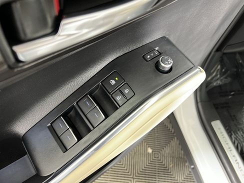 Used 2023 Toyota Highlander Limited AWD/4WD image 15