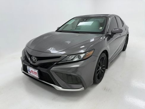 Used 2021 Toyota Camry XSE image 4