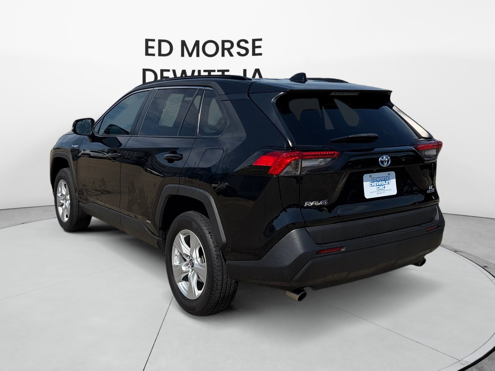 Used 2021 Toyota RAV4 LE AWD/4WD image 3