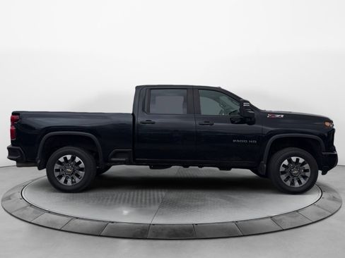 Used 2024 Chevrolet Silverado 2500 Custom w/ Custom Value Package image 2