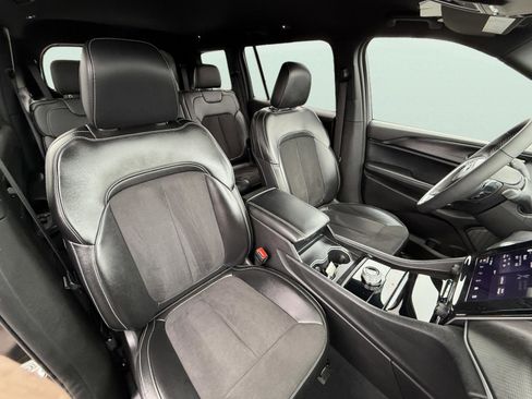 Used 2024 Jeep Grand Cherokee L Laredo image 17