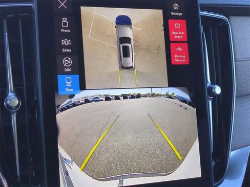 New 2026 Volvo XC90 B6 Plus w/ Protection Package Premier image 28