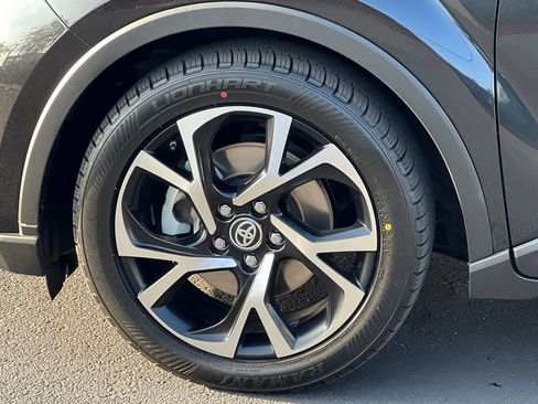 Used 2020 Toyota C-HR XLE image 29
