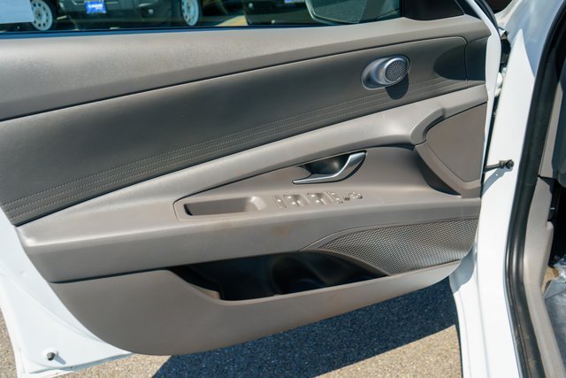 Used 2024 Hyundai Elantra SE FWD image 16