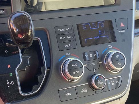 Used 2016 Toyota Sienna XLE image 16