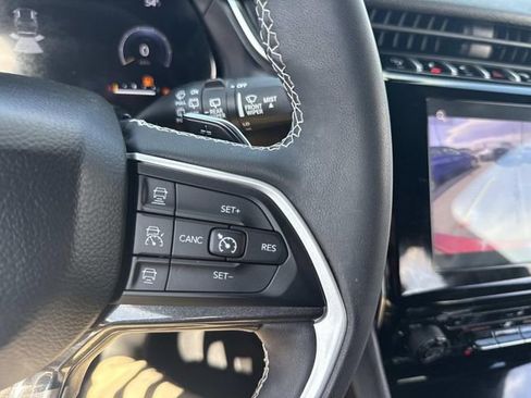 Used 2023 Jeep Grand Cherokee Altitude AWD/4WD image 35