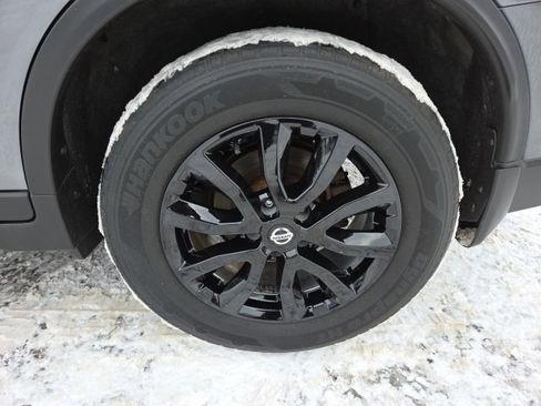 Used 2017 Nissan Rogue SV image 61