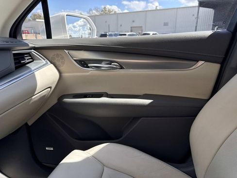Used 2017 Cadillac XT5 Luxury w/ Driver Awareness Package image 22