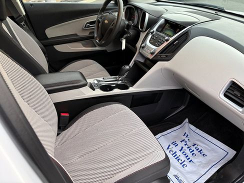 Used 2017 Chevrolet Equinox LS image 24