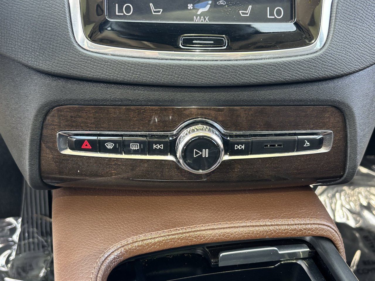 Used 2019 Volvo XC90 T6 Momentum w/ Advanced Package AWD/4WD image 24