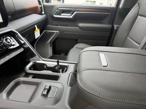 New 2026 GMC Sierra 2500 Denali AWD/4WD image 33