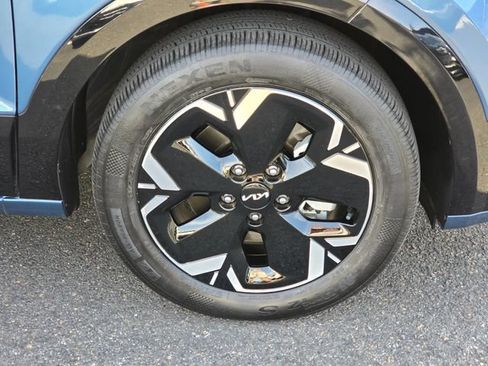 Certified 2024 Kia Niro Wind w/ Wind Preserve Package FWD image 11