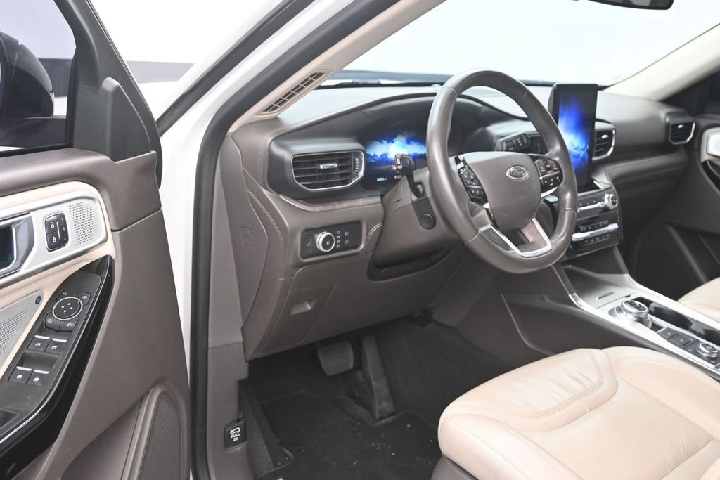 Used 2022 Ford Explorer Platinum w/ Equipment Group 601A AWD/4WD image 9