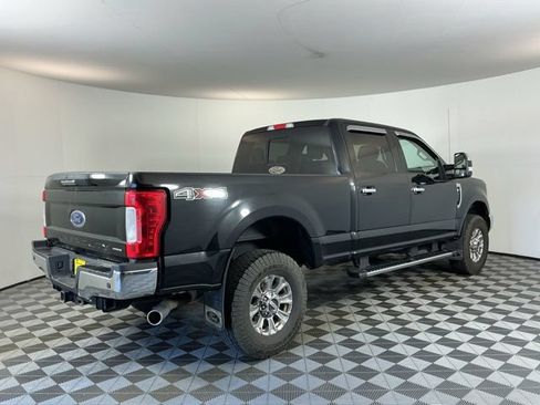 Used 2017 Ford F350 XLT w/ XLT Premium Package AWD/4WD image 4