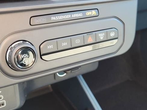 New 2025 Ford Maverick XL w/ Equipment Group 101A image 33