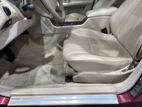 Used 1999 Mercedes-Benz E 320 Sedan image 90
