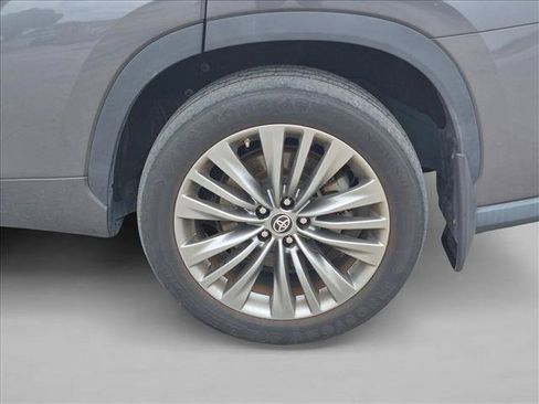 Used 2021 Toyota Highlander Platinum AWD/4WD image 4