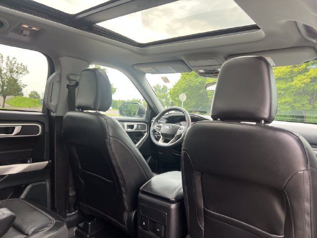Used 2023 Ford Explorer XLT w/ Equipment Group 202A AWD/4WD image 33