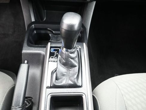 Certified 2022 Toyota Tacoma SR5 AWD/4WD image 24