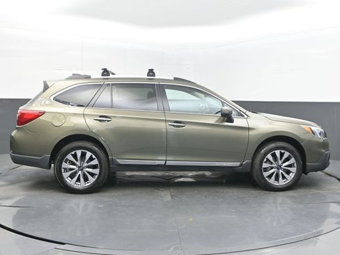 Used 2017 Subaru Outback 3.6R Touring AWD/4WD image 8