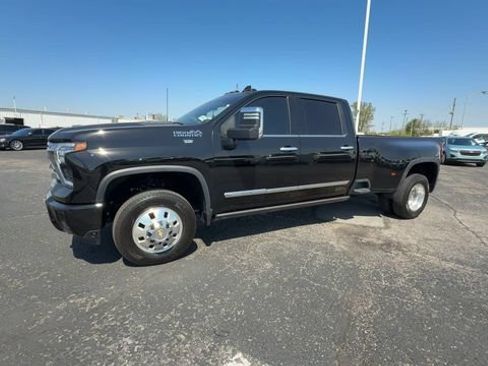 Used 2026 Chevrolet Silverado 3500 High Country w/ Technology Package AWD/4WD image 4