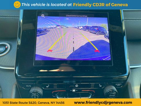 Used 2025 Jeep Grand Cherokee Laredo X w/ Luxury Tech Group I image 19