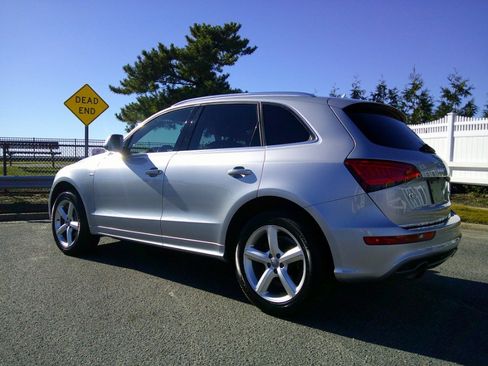 Used 2017 Audi Q5 2.0T Premium Plus w/ Technology Package image 12