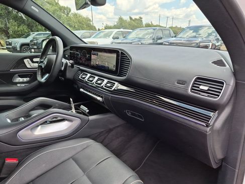 Used 2024 Mercedes-Benz GLS 580 4MATIC image 40