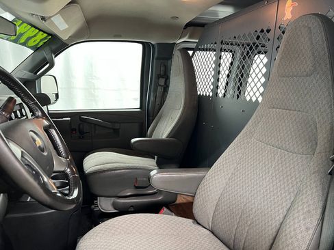 Used 2016 Chevrolet Express 3500 RWD image 9