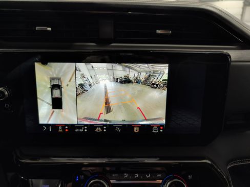 Used 2024 GMC Sierra 2500 AT4X AWD/4WD image 16