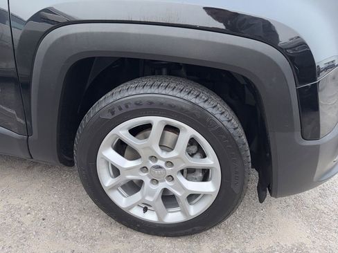 Used 2018 Jeep Renegade Latitude w/ Popular Equipment Group image 7