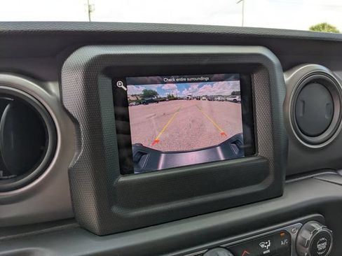 Used 2021 Jeep Gladiator Sport AWD/4WD image 28