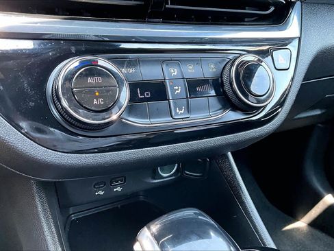Used 2025 Buick Envista Sport Touring w/ Experience Buick Package FWD image 33