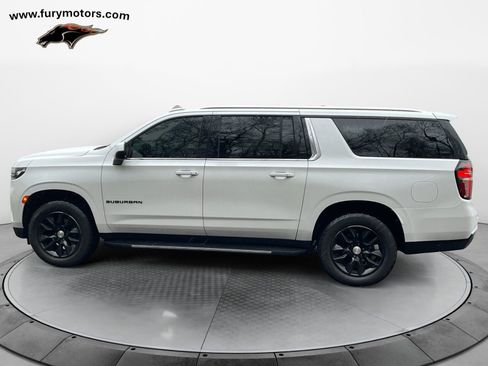 Used 2022 Chevrolet Suburban LT w/ Max Trailering Package image 6