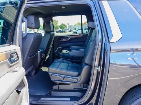 Used 2025 GMC Yukon XL Denali AWD/4WD image 12